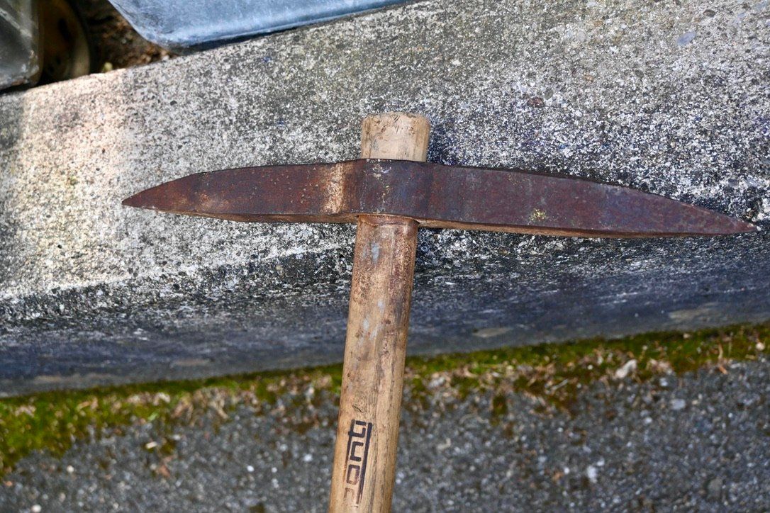 Tutti gli attrezzi: alter handgeschmiedeter STEINHAMMER Spitzhammer L 60cm B40cm – Usato da Pfaffhausen venduto da mono_rec 5