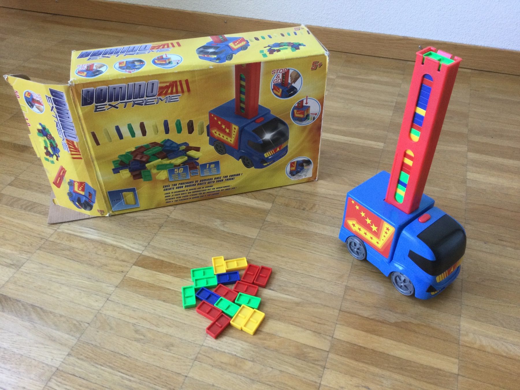 Giocattoli: Domino Extreme Auto Kinder Spielzeug – Usato da Zürich venduto da ShadowVorlon