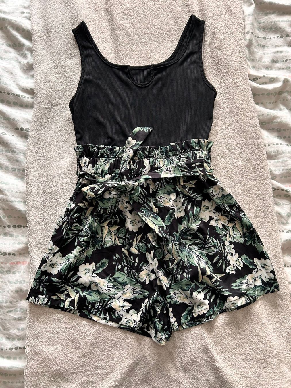 Tute: kurzerärmliger Overall - Jumpsuit - Einteiler S – Nuovo (secondo la descrizione) da Horgen venduto da Sunshine_12399