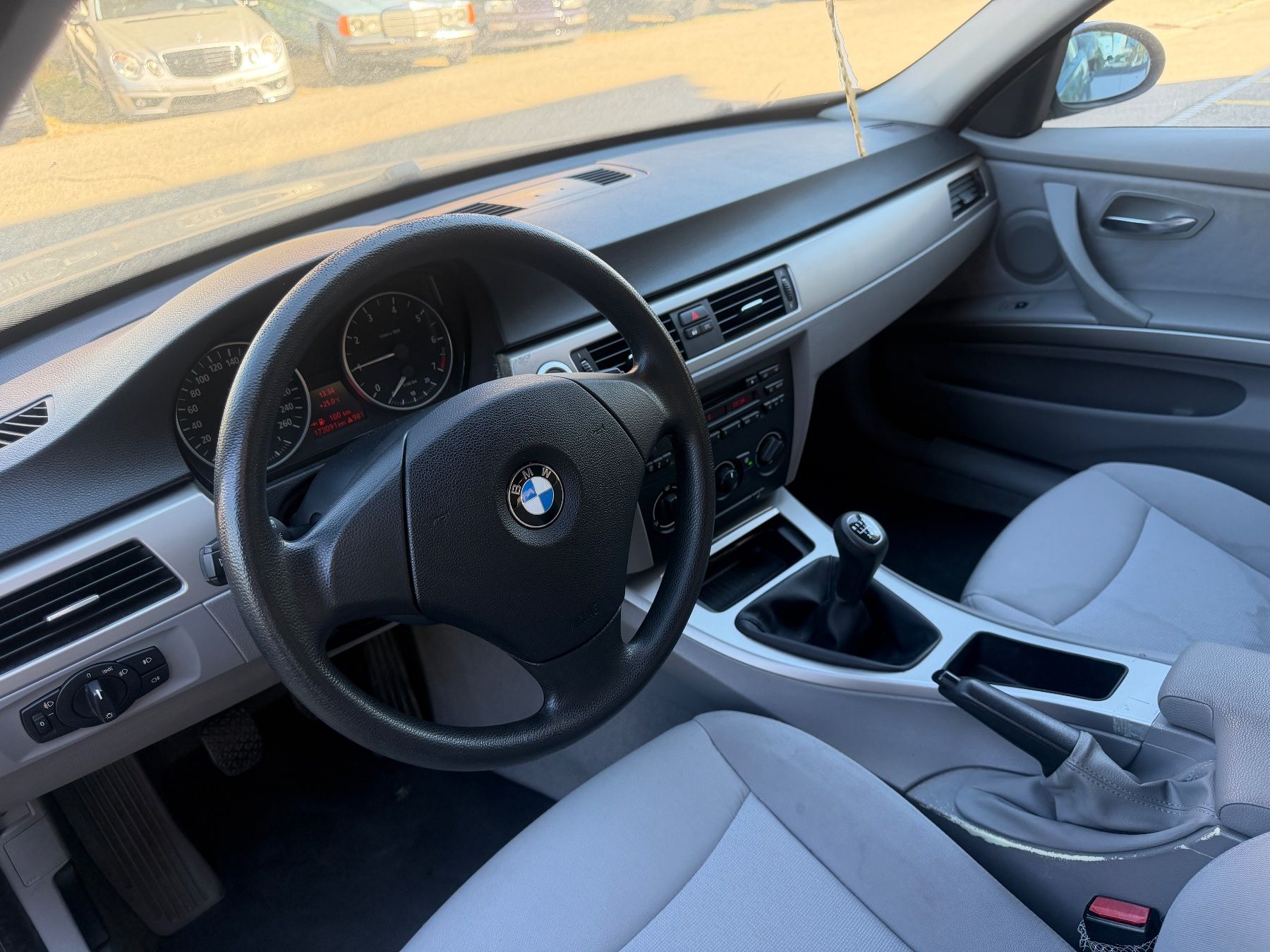 BMW Autos: BMW 320i E90 ab MFK – D'occasion à Biberist par Musti7769 2
