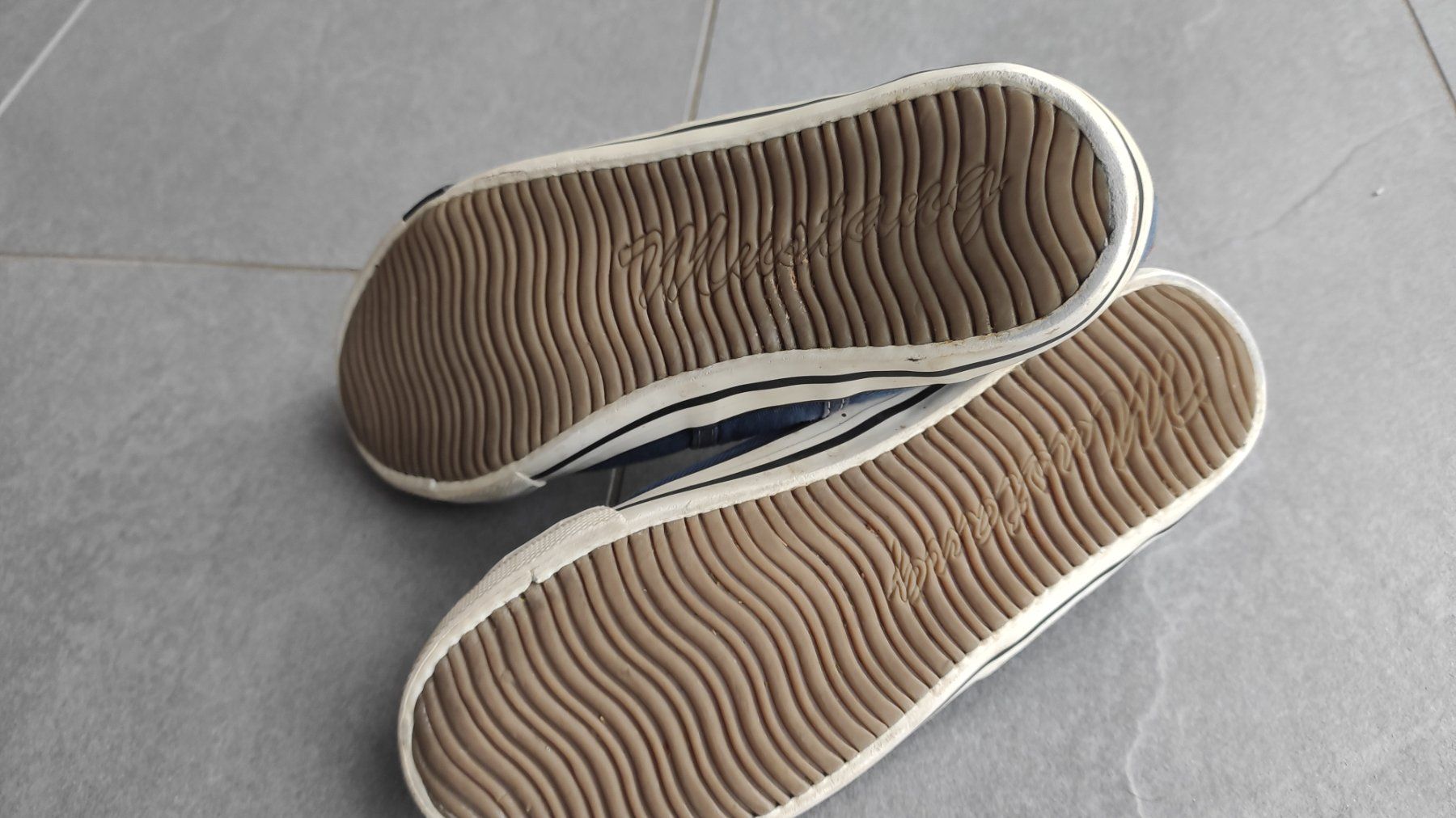Mustang Schuhe für Jungen: Stoffturnschuhe Gr 35 von Mustang – Gebraucht aus Riehen von India13 3