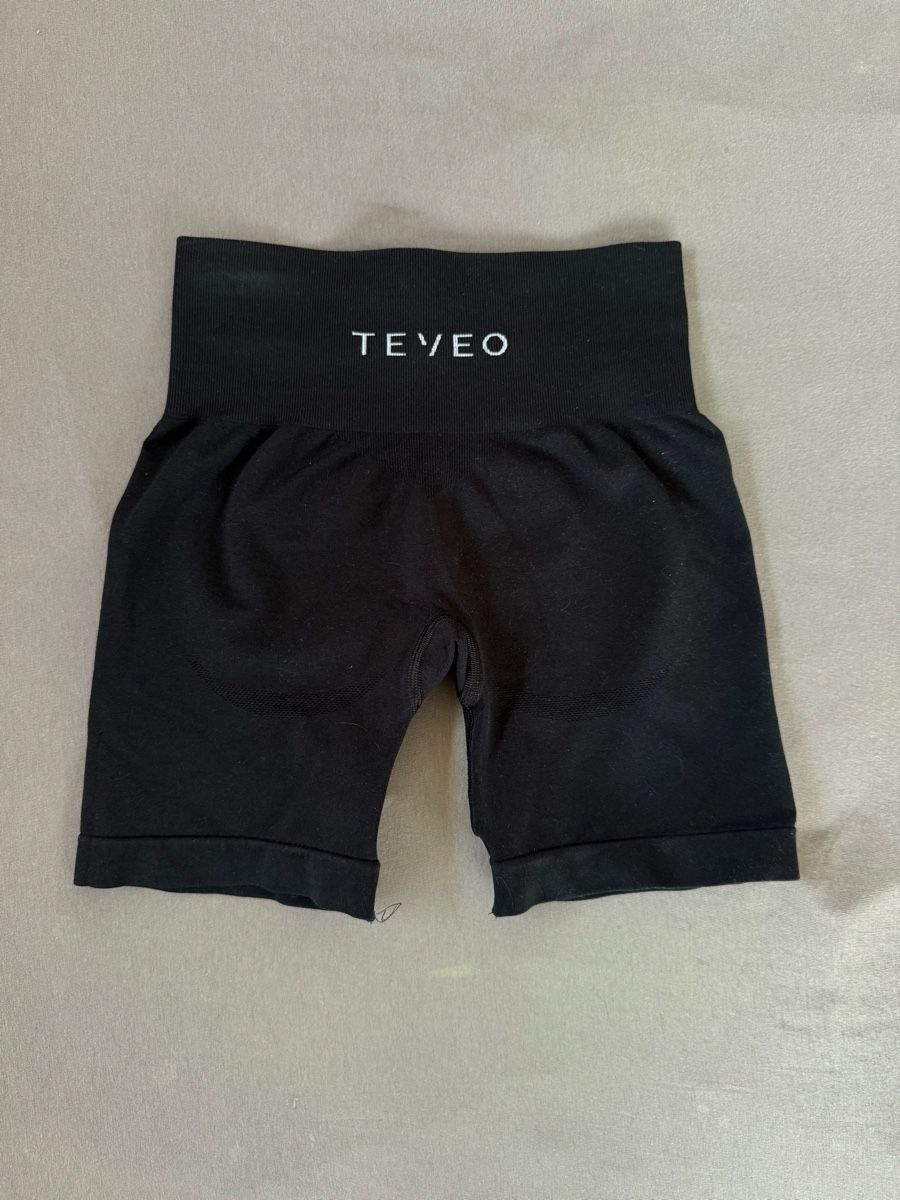Teveo Pantaloni: Teveo Sport Shorts – Usato da Zizers venduto da nad_87t5
