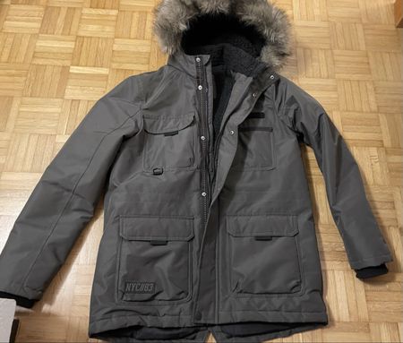 Schöne Winterjacke Jungs Gr. 176