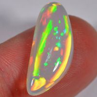 6.1 Karat - Sehr heller Welo Opal - Neon Farben