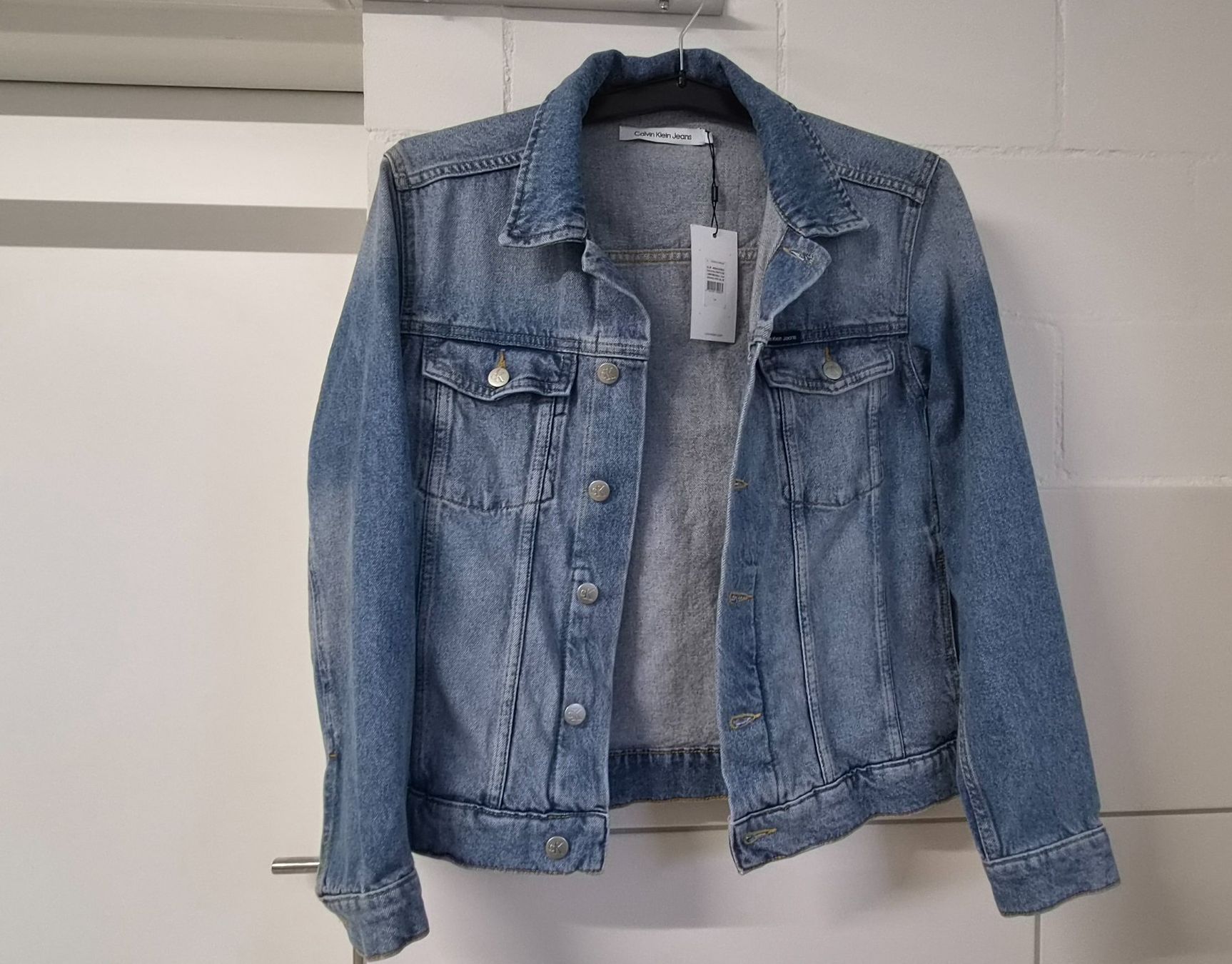 Calvin Klein Giacche: Jeansjacke Calvin Klein – Nuovo (secondo la descrizione) da Hausen am Albis venduto da Dorinan