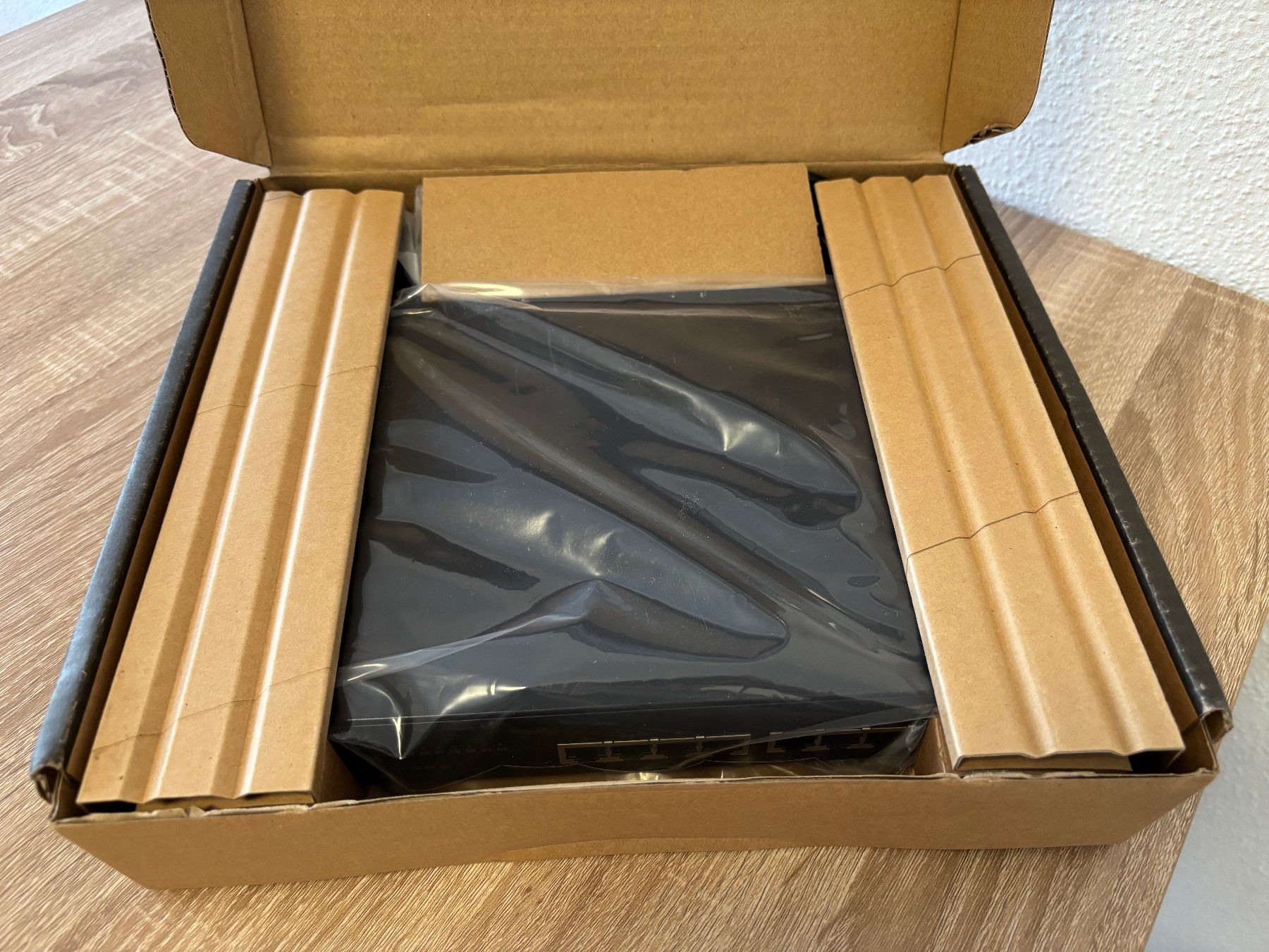 Zyxel Hub & Switch: Ethernet Switch Zyxel ES1100-8P – Nuovo e nell'imballaggio originale da Gordola venduto da ncr_2ggh 1