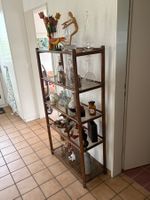 Schmuckes Regal mit Glasböden – perfekt für den Frühling!