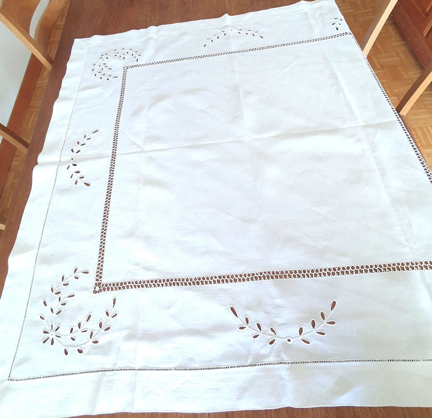 Altra biancheria da tavola: Ancienne nappe carrée brodée, 95 x 100 cm – Usato da Lausanne venduto da venise001 2