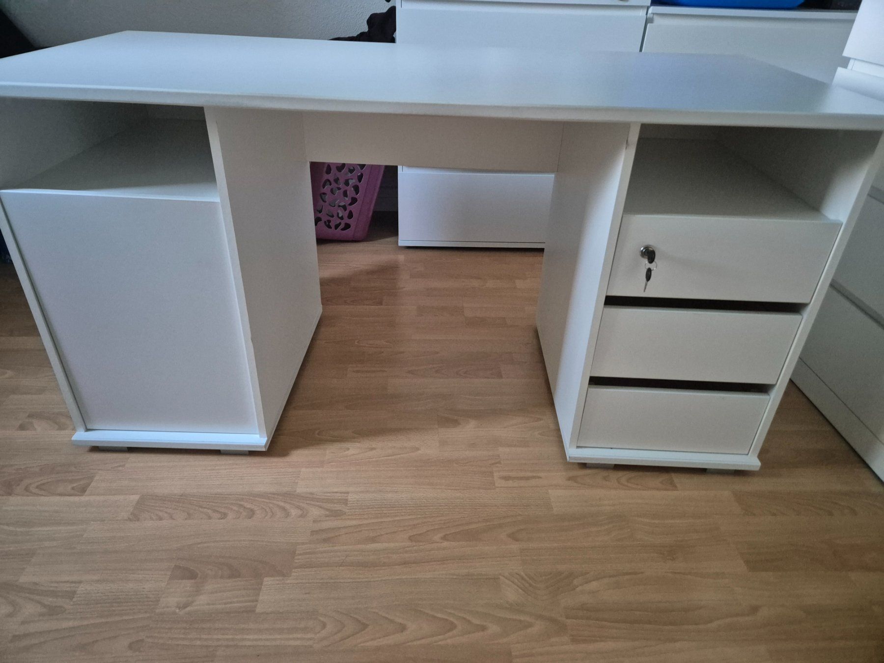 Schreibtische: Bureau blanc à vendre – Gebraucht aus Biel/Bienne von jus_9zbn 1