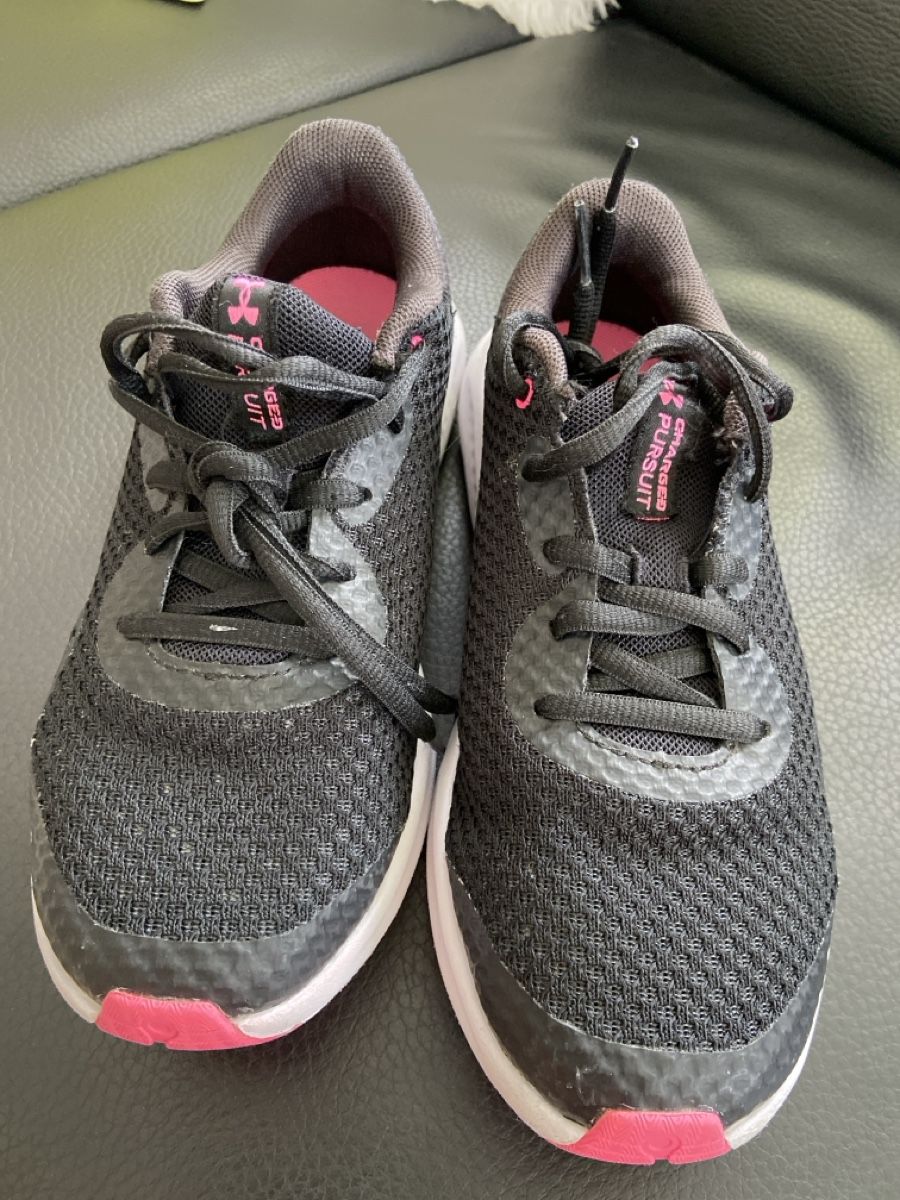 Under Armour Scarpe per ragazzi: Under Armour Gr. 35 hallenschuh, top! – Usato da Galgenen venduto da Hawaii021 2