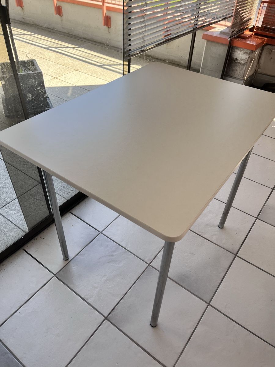 Tables: Tisch weiss klein – D'occasion à Hinwil par dire07