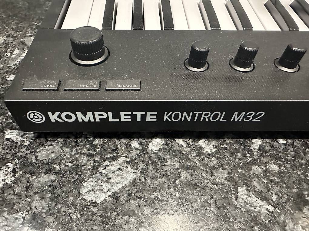 Musikinstrumente: KOMPLETE Kontrol M32 midi controller – Gebraucht aus St. Urban von Meisterjonas