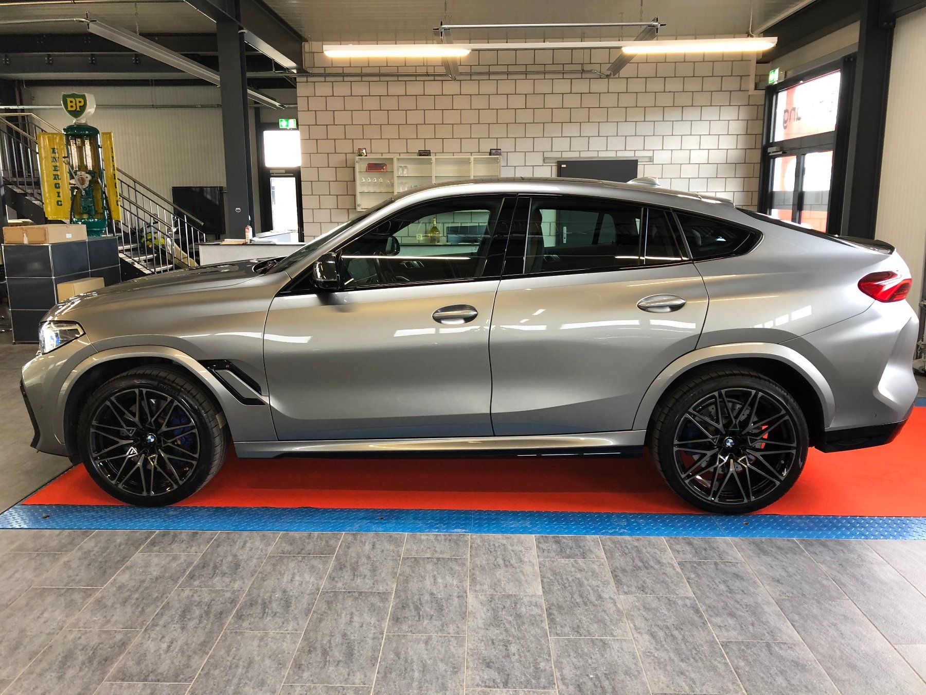 BMW Automobili: BMW X6M Steptronic M Competition – Usato da Gampelen venduto da Steuer0 1