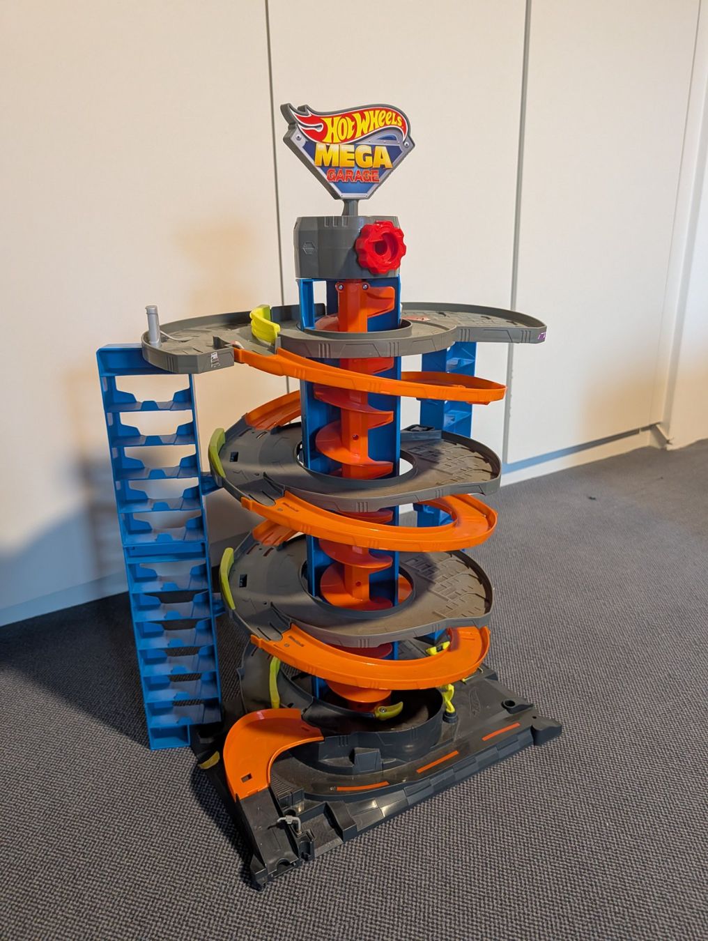 Hot Wheels Giocattoli: Hot Wheels City Mega Garage – Usato da Hochdorf venduto da Lithops