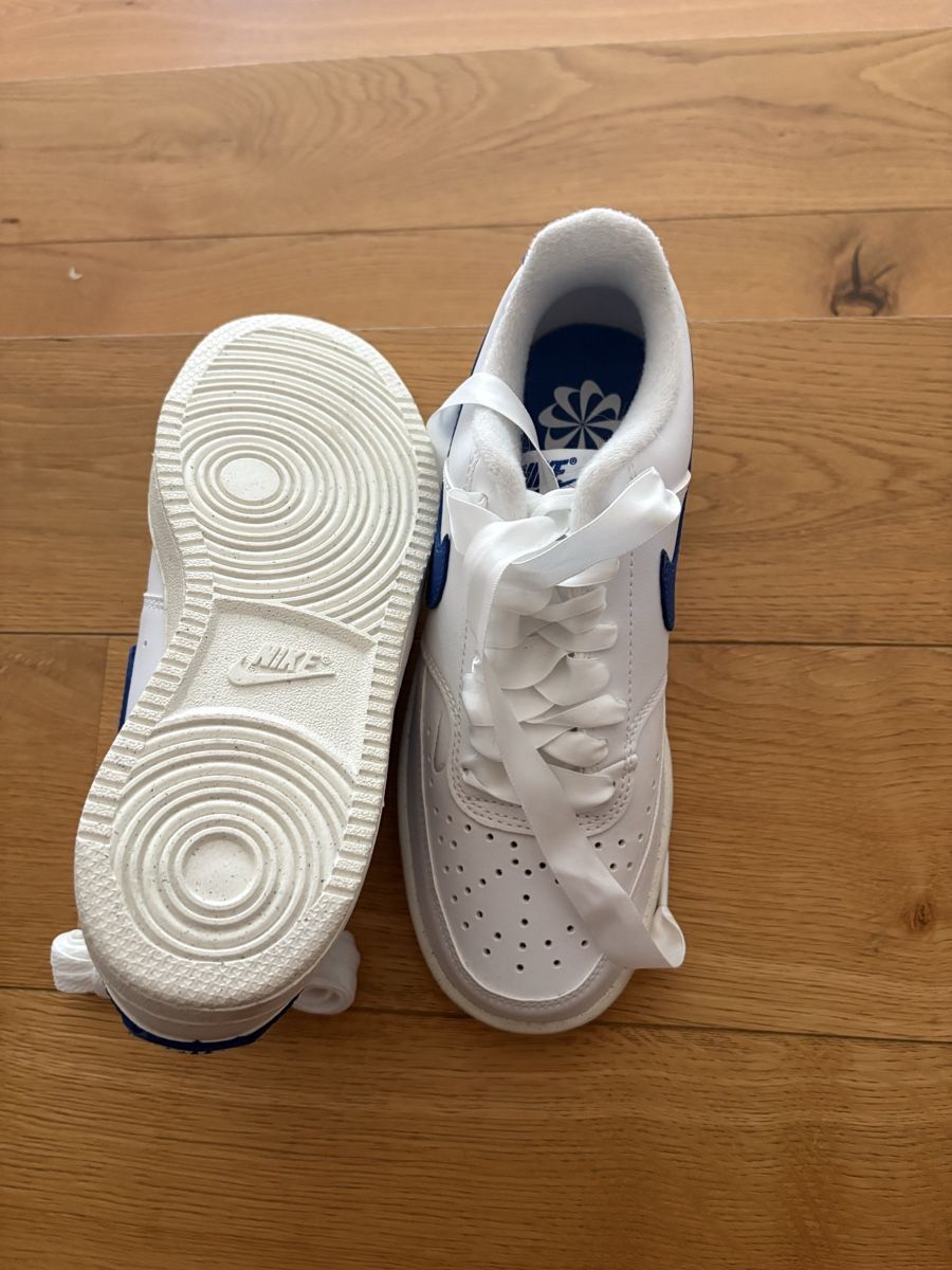 Nike Scarpe da donna: Neue Nike Sneaker 36 – Nuovo (secondo la descrizione) da Domat/Ems venduto da jen_q9m8 2