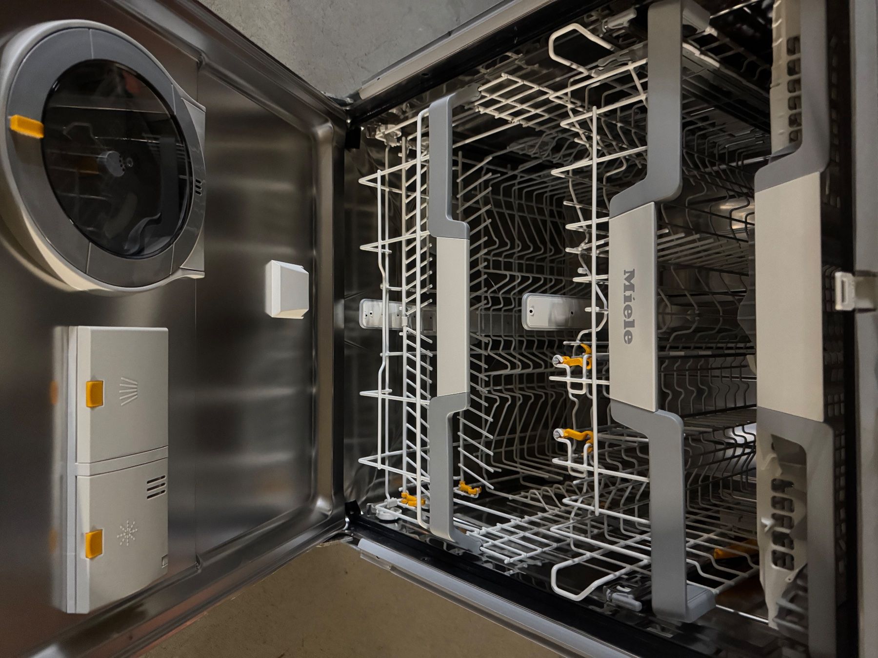 Miele Appareils de cuisine: Miele Geschirrspüler – D'occasion à Muttenz par dav_v7dh 1