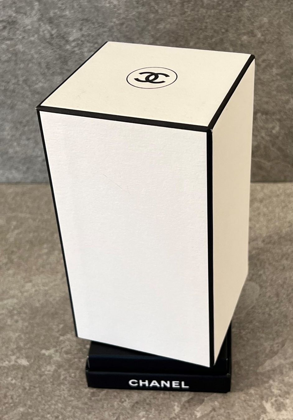 Chanel Altro in Decorazioni & Accessori: CHANEL BOX BIG, LES EXCLUSIFS ... – Nuovo (secondo la descrizione) da Klosters venduto da ClodiKL 2