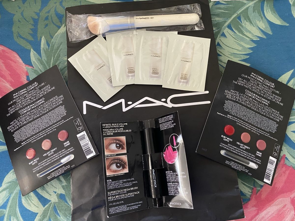 Mac Cosmetics Make-up: Lot de cosmétiques Mac – Neu und originalverpackt aus Bouveret von wes_7zll