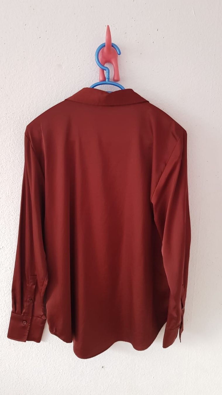 H&M Camicette: Chemise satinée rouge taille M H&M – Nuovo (secondo la descrizione) da Versoix venduto da aline_b 1