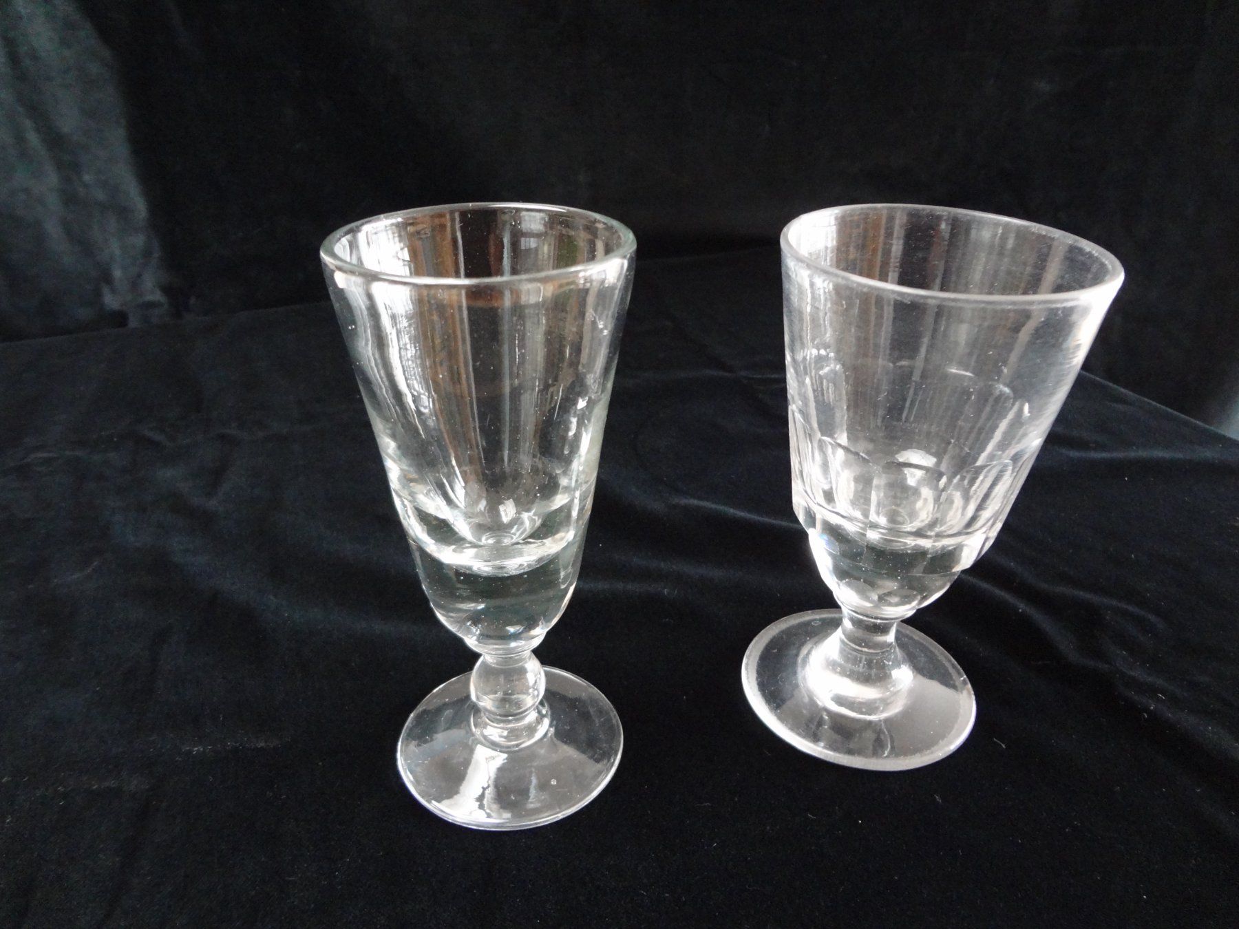 Gläser: 2 verres à Absinthe en bon état. – Gebraucht aus Aigle von Prunellita