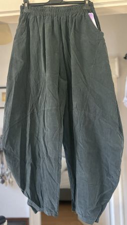 PANTALONS EN FIN VELOURS! M NOUVEAUTÉ 2026/27