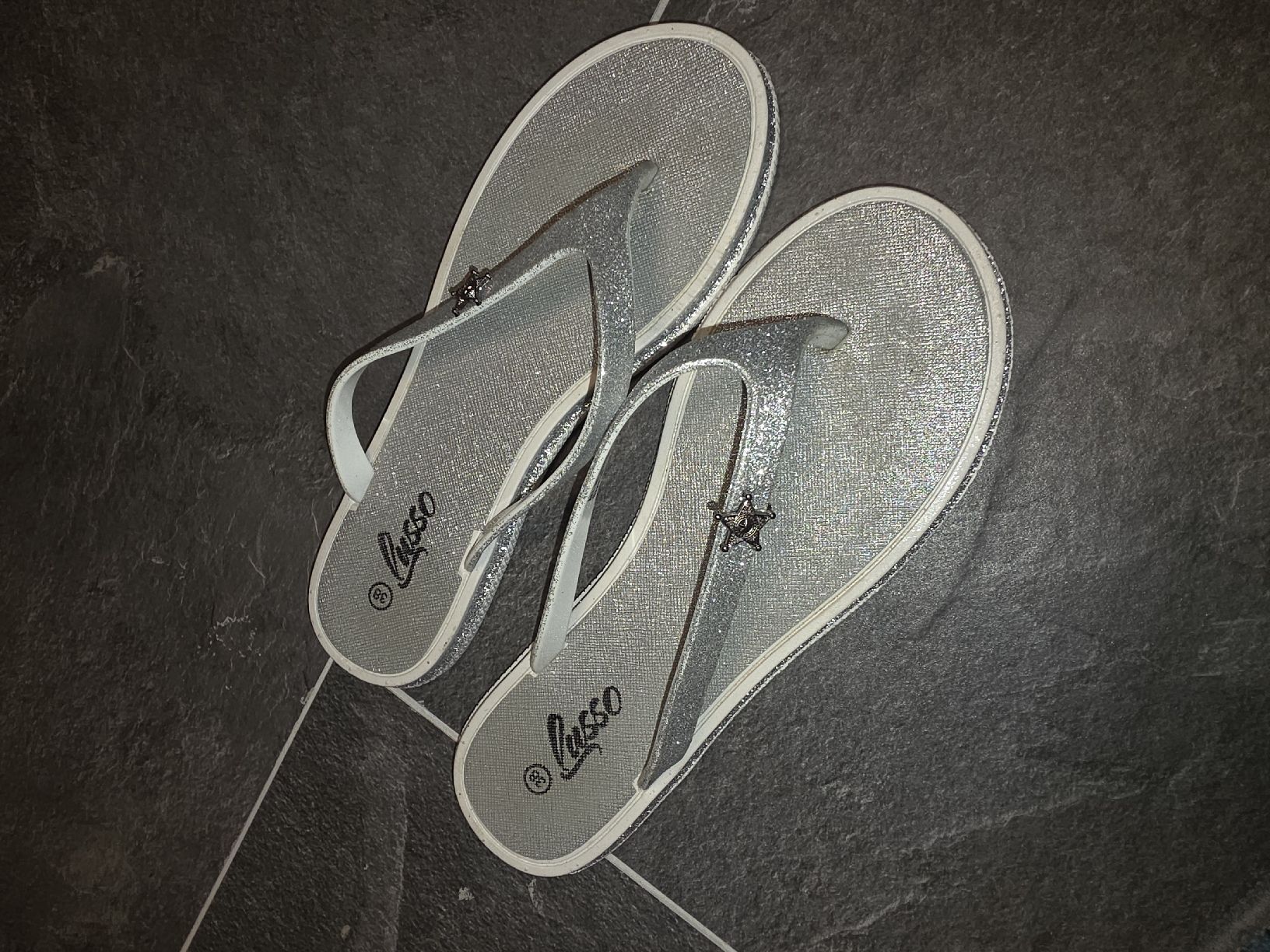 Scarpe da donna: Silbrige Glitzer Flip Flops Grösse 38 – Usato da Toffen venduto da ver_x68f 4