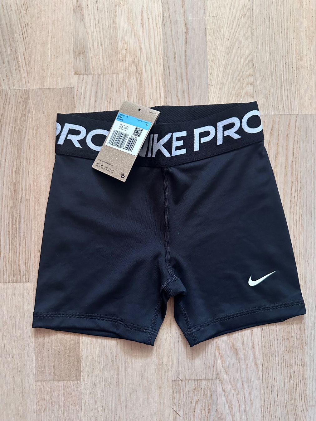 Nike Pantaloni: Nike Pro Shorts (Mädchen) Größe: M – Nuovo e nell'imballaggio originale da Brüttisellen venduto da jea_5lmn
