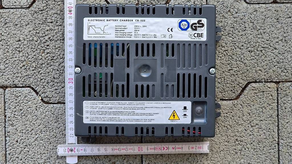Accus & piles: Ladegerät EBC CB-522. Max. 22 A Ladestrom – D'occasion à Meggen par HomerSi 1