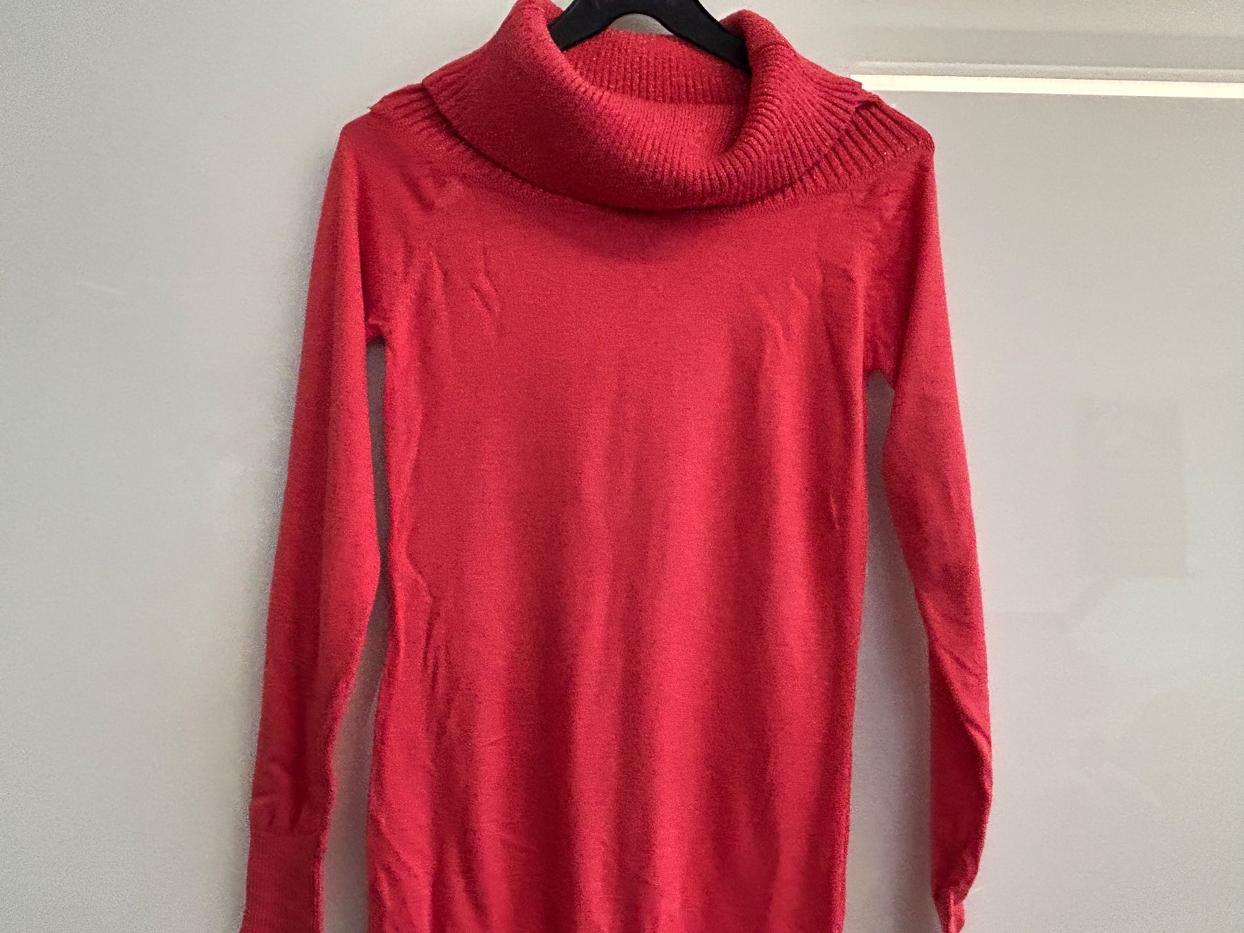 Maglioni & Felpe: Pullover Lang Rollkragen Figurbetont 1 Size Neu – Nuovo e nell'imballaggio originale da Regensdorf venduto da Spyke55 2