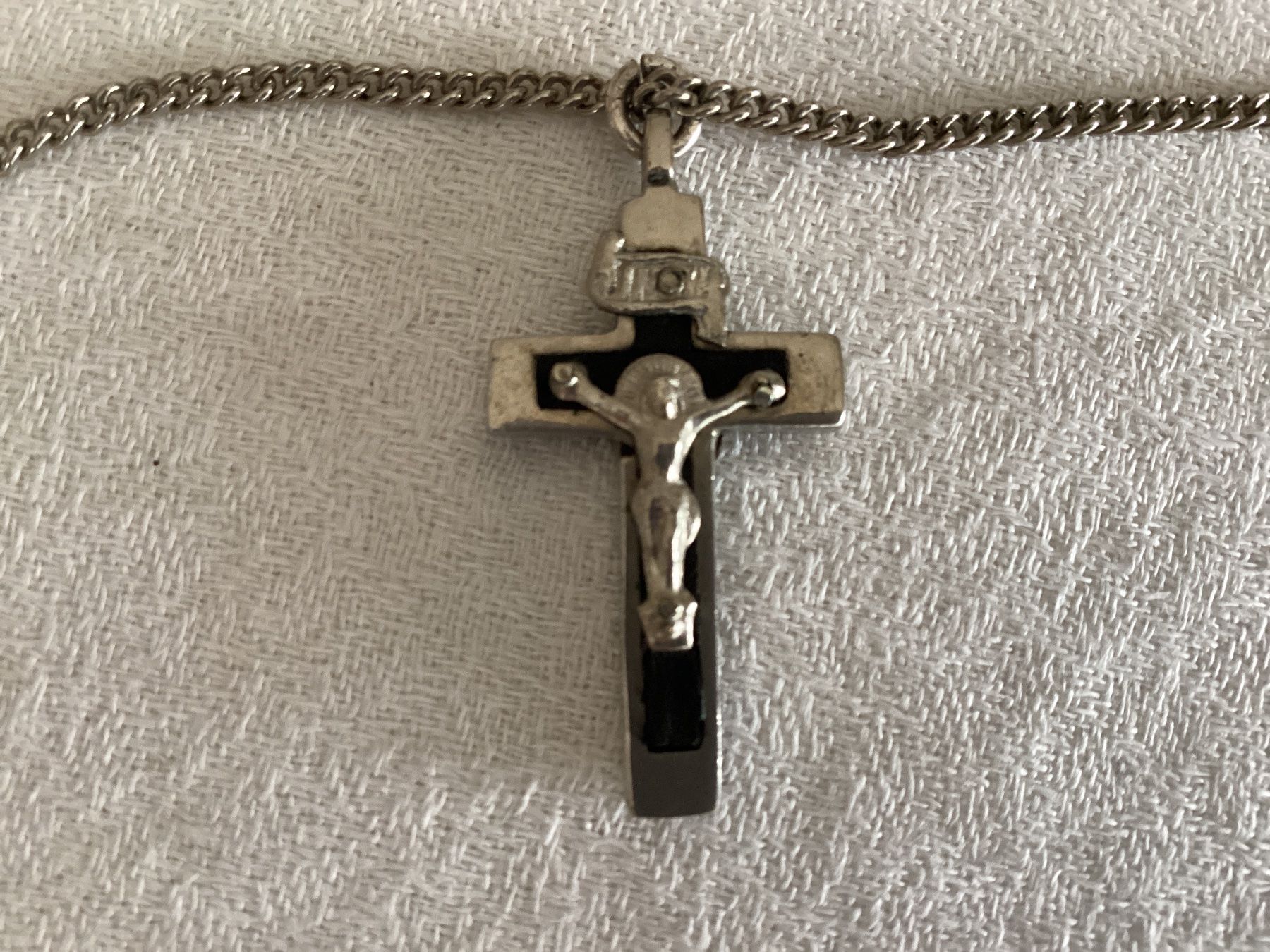 Catenine: Chaînette avec ancien crucifix – Usato da Pully venduto da claddagh 1
