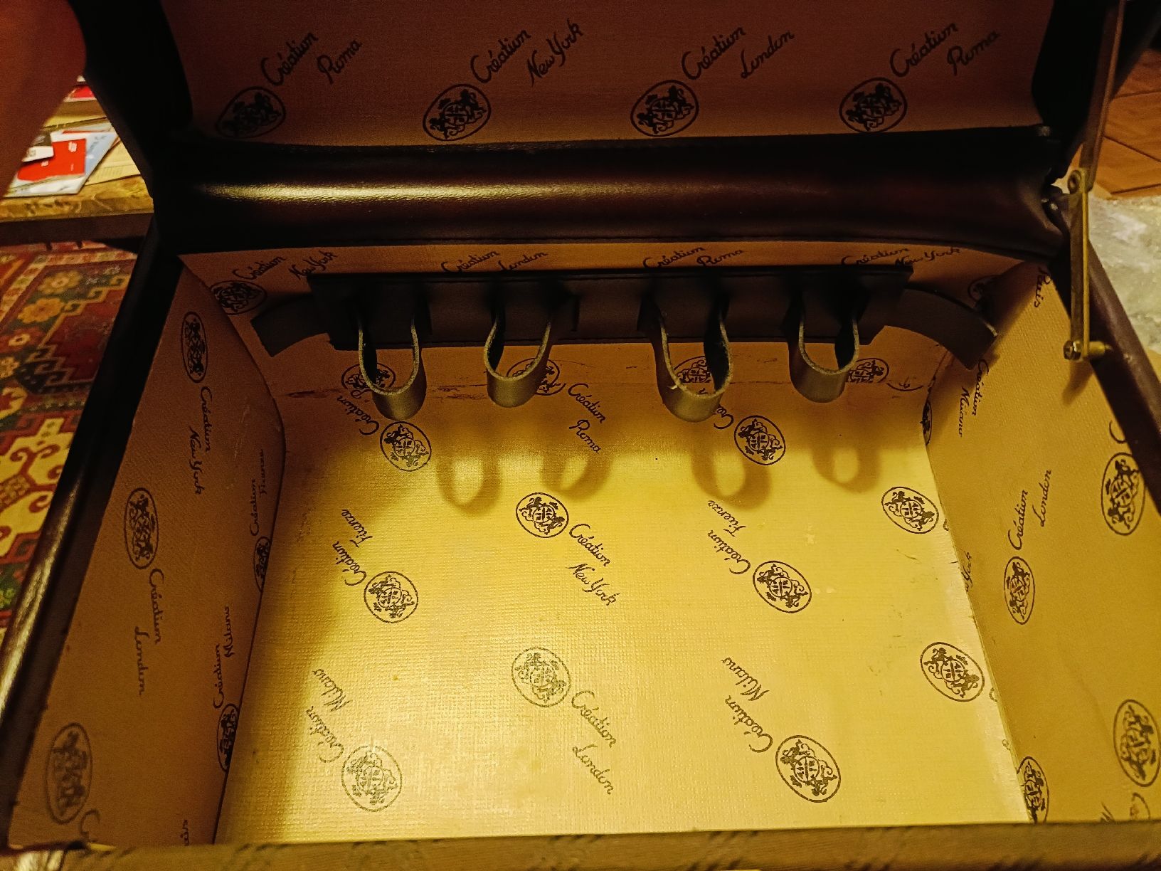 Kosmetikkoffer: 80er Jahre Vintage Kosmetikbox – Gebraucht aus Lugano von riccardo012 3