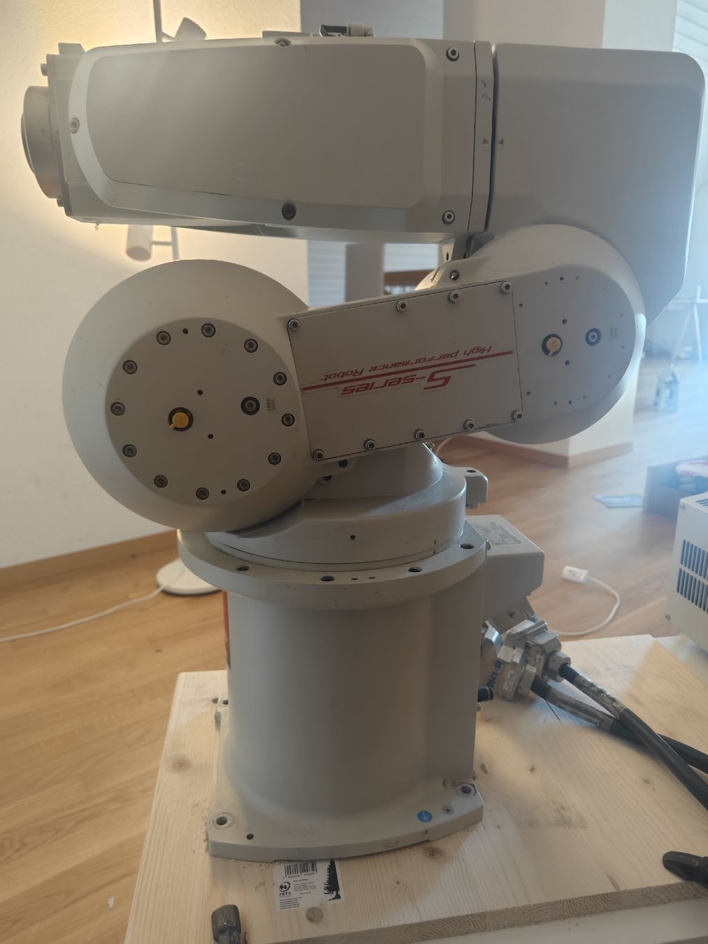 Mitsubishi Tutte le macchine: Robot industrielle Mitsubishi Melfa RV-3SD – Usato da Vernier venduto da lok_7dmb 3