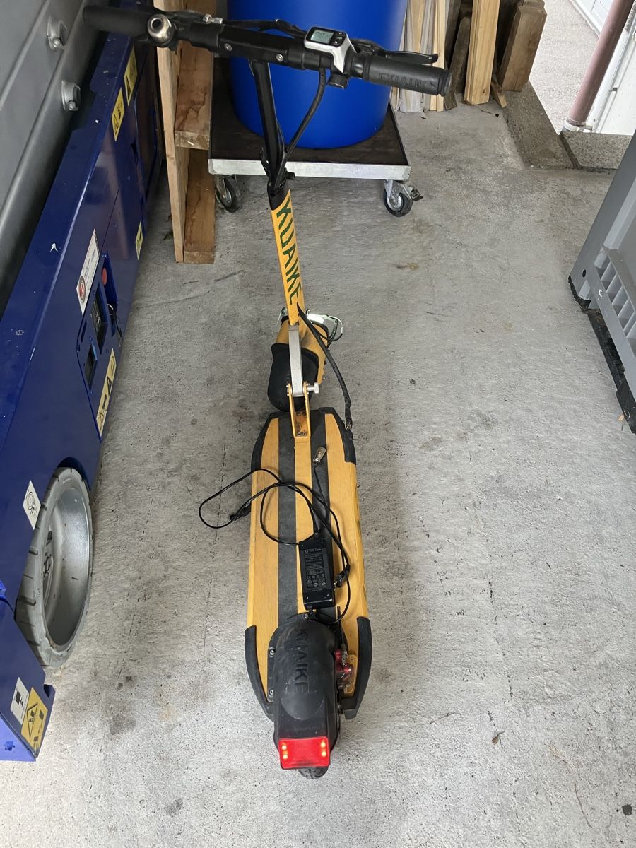 Scooters: E-Scooter  – D'occasion à Mühlrüti par Spezhou 1