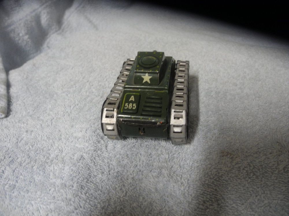 tank PUMA, ancien jouet vintage, en tôle - années 1950 - Label Emmaüs