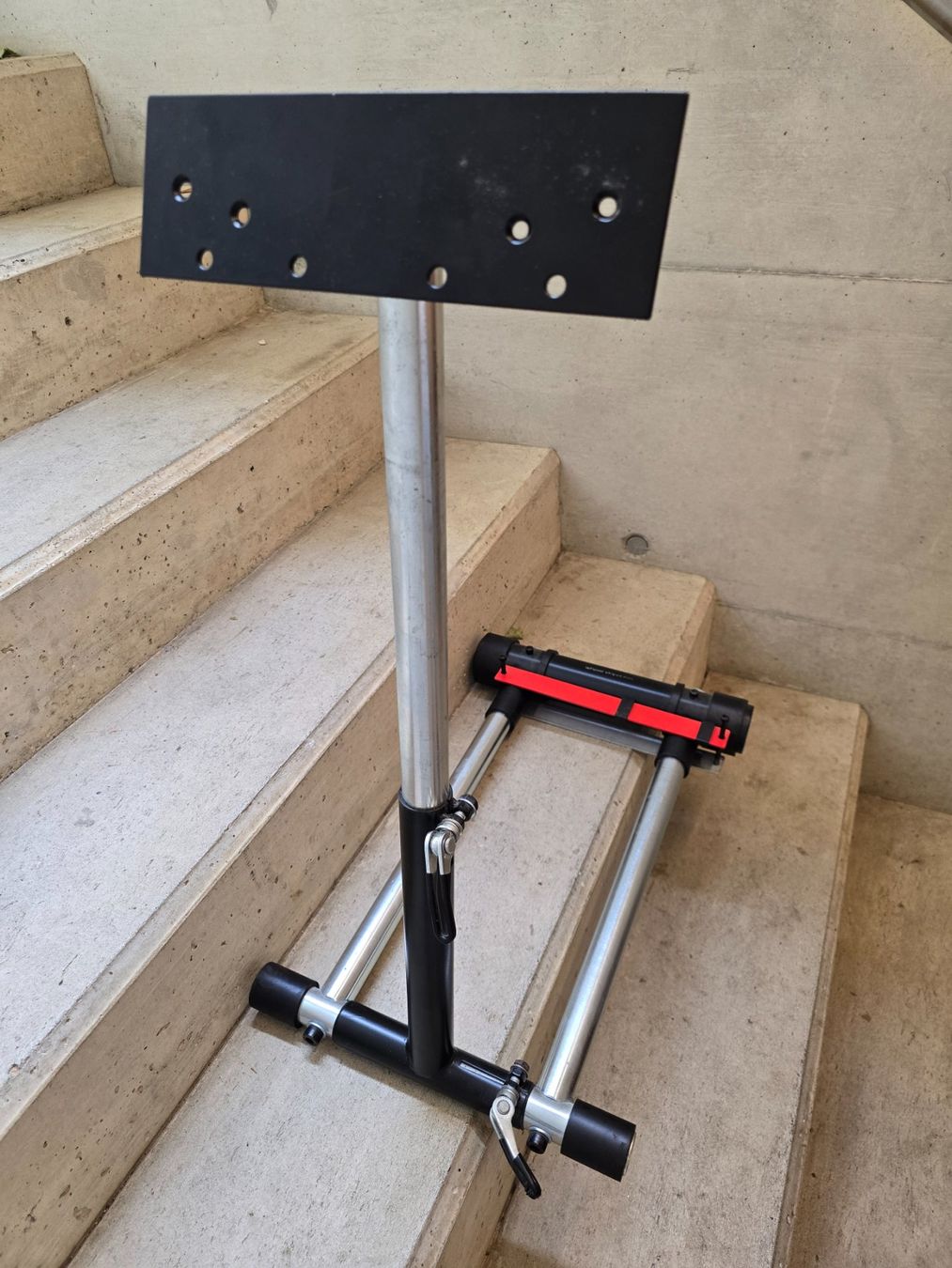 Sonstige Dekorationen & Accessoires: Wheel Stand Pro Gaming Lenkradständer – Gebraucht aus Delémont von vla_zpt9 1