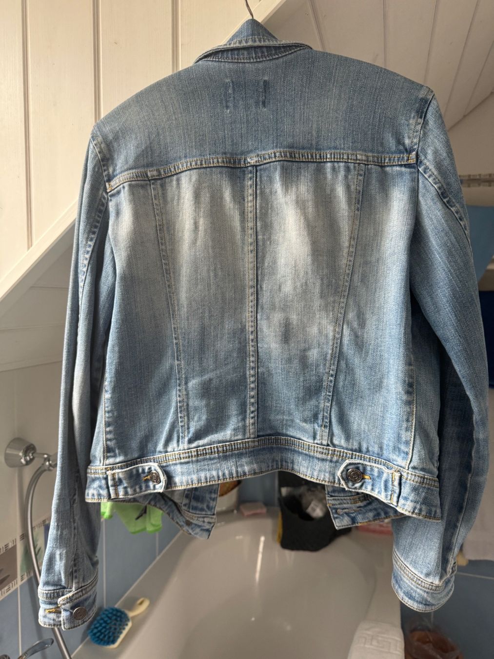 Mango Giacche: Jeans Jacke Blau Mango – Usato da Trélex venduto da stripedthrift 1