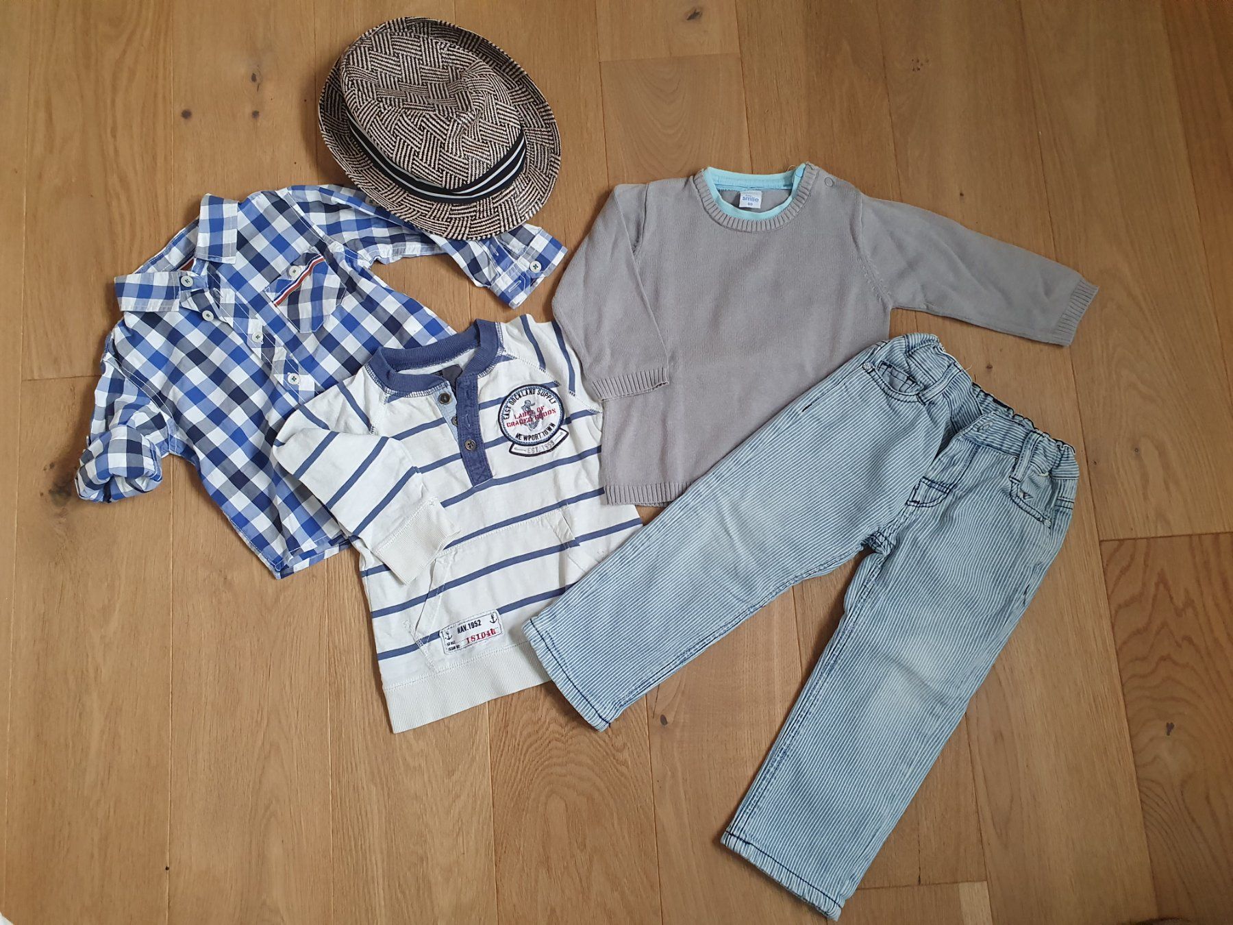Lotti & Set di vestiti: Kleiderpaket Gr. 80 mit Hemd, Hosen, 2 Pullover und Hut – Usato da Arni AG venduto da Xalia