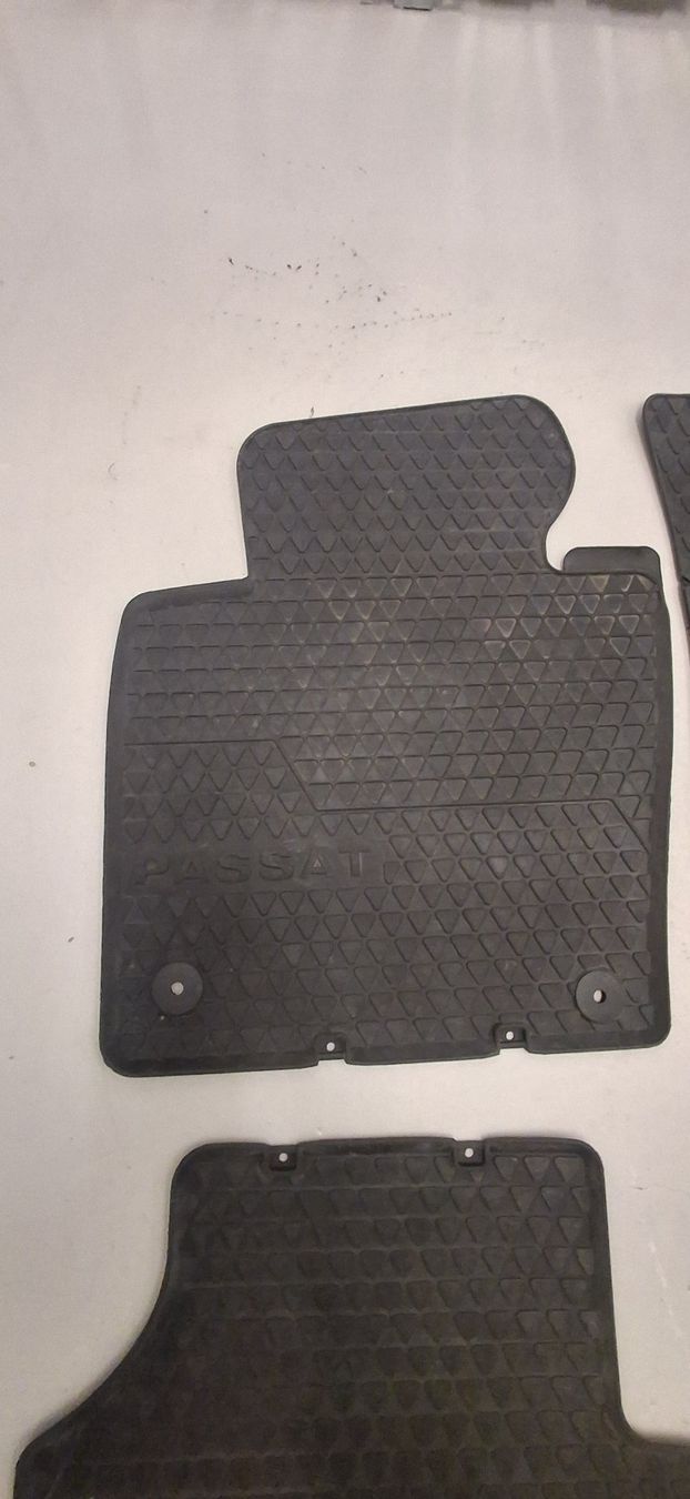 VW Tappeti & Tappetini: Gummi matten vw passat b6/b7 – Usato da Igis venduto da JUST-4U-ENJOY 1