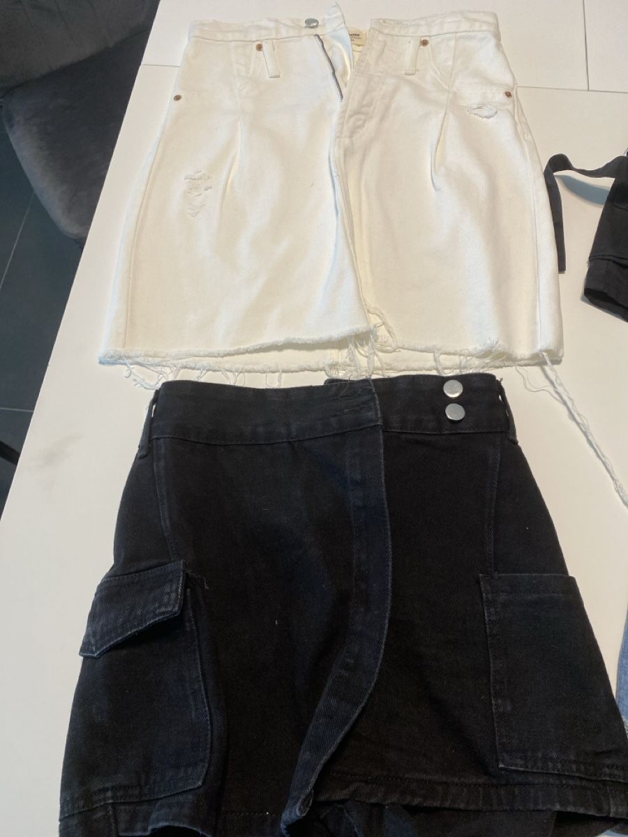 Lotti & Set di vestiti: Shorts-Set, 4 Stk. Grössen S / 34 – Usato da Neuenegg venduto da BananaJoe2025 2