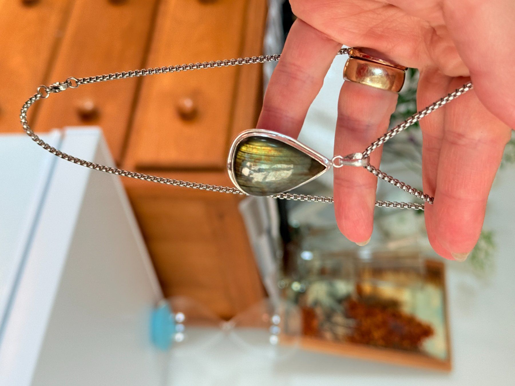 Catenine: Collier Labradorite naturelle – Nuovo e nell'imballaggio originale da Genève venduto da AGBERG 3