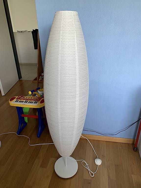 Lampes: Vendo Lampada da terra Ikea – D'occasion à Cugnasco par sal_8sf7