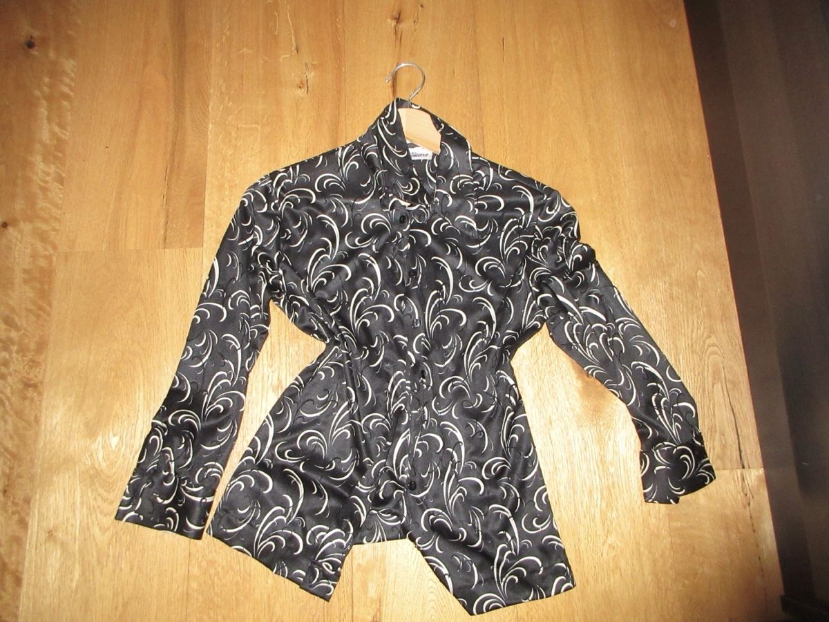 Chemisiers: Bluse Hemd mit Muster – Neuf (Voir description) à Chur par noe_mh8b