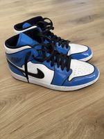 Jordan 1 Mid Signal Blue
