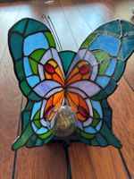 Lampe papillon vitrail style Tiffany, socle en résine