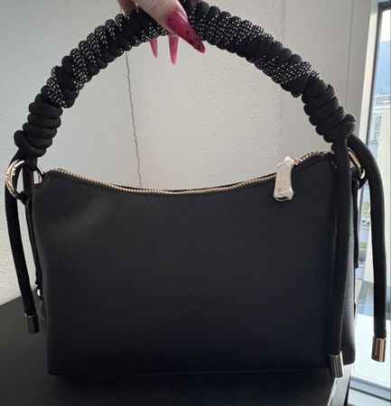 Borsa a mano nera con manico intrecciato, nuova