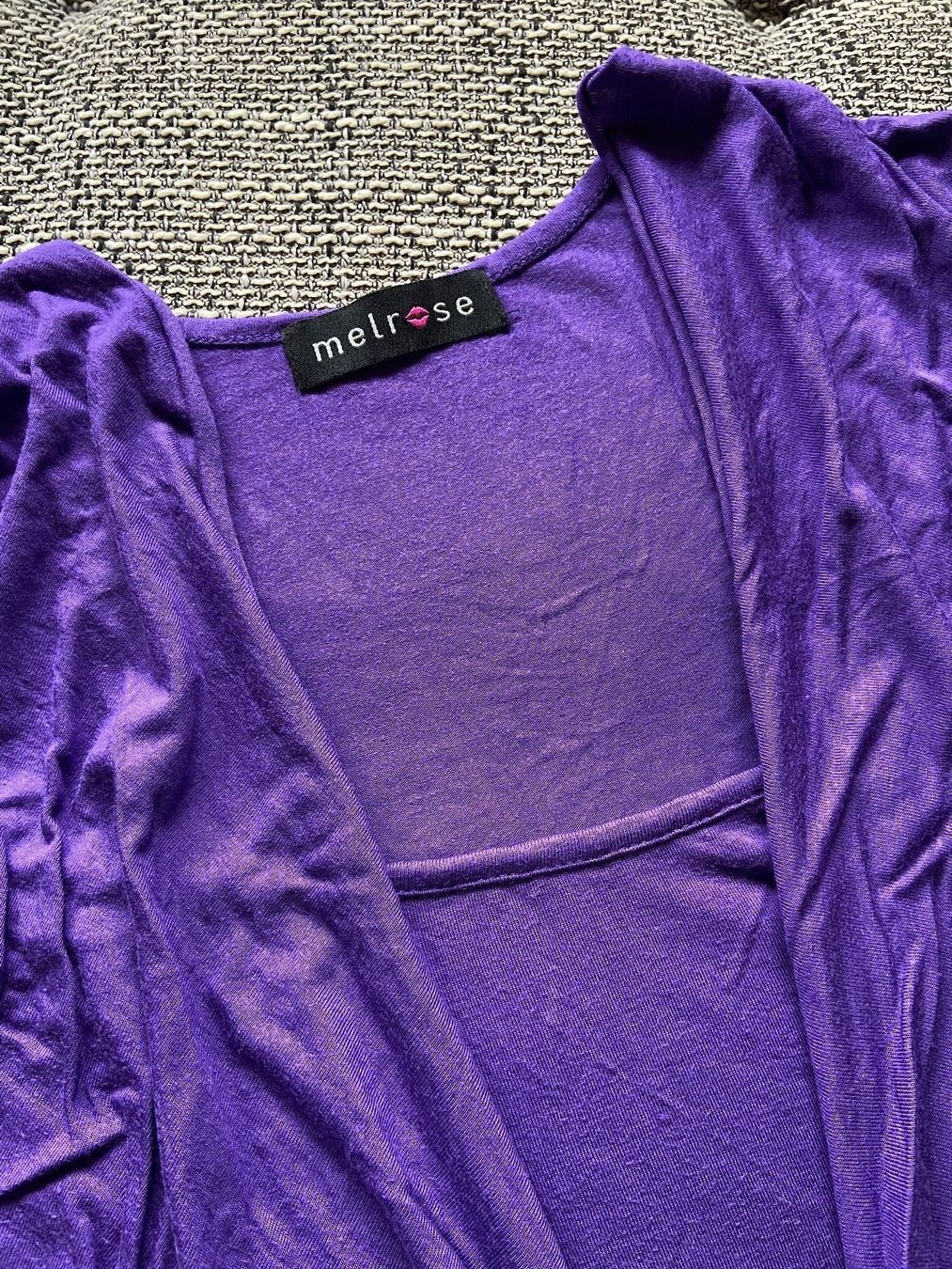 T-shirt: T-Shirt violett – Usato da Gommiswald venduto da Aloha.Spirit 2