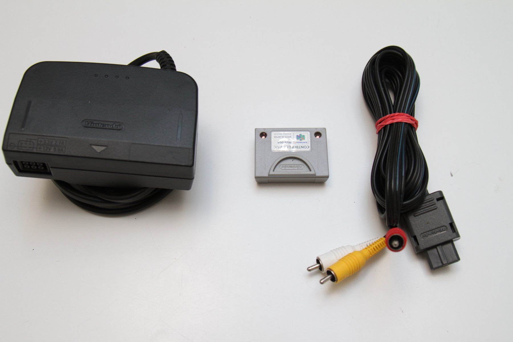 Nintendo Console: N64 Konsole mit Spielen – Usato da Basel venduto da camelot99 4