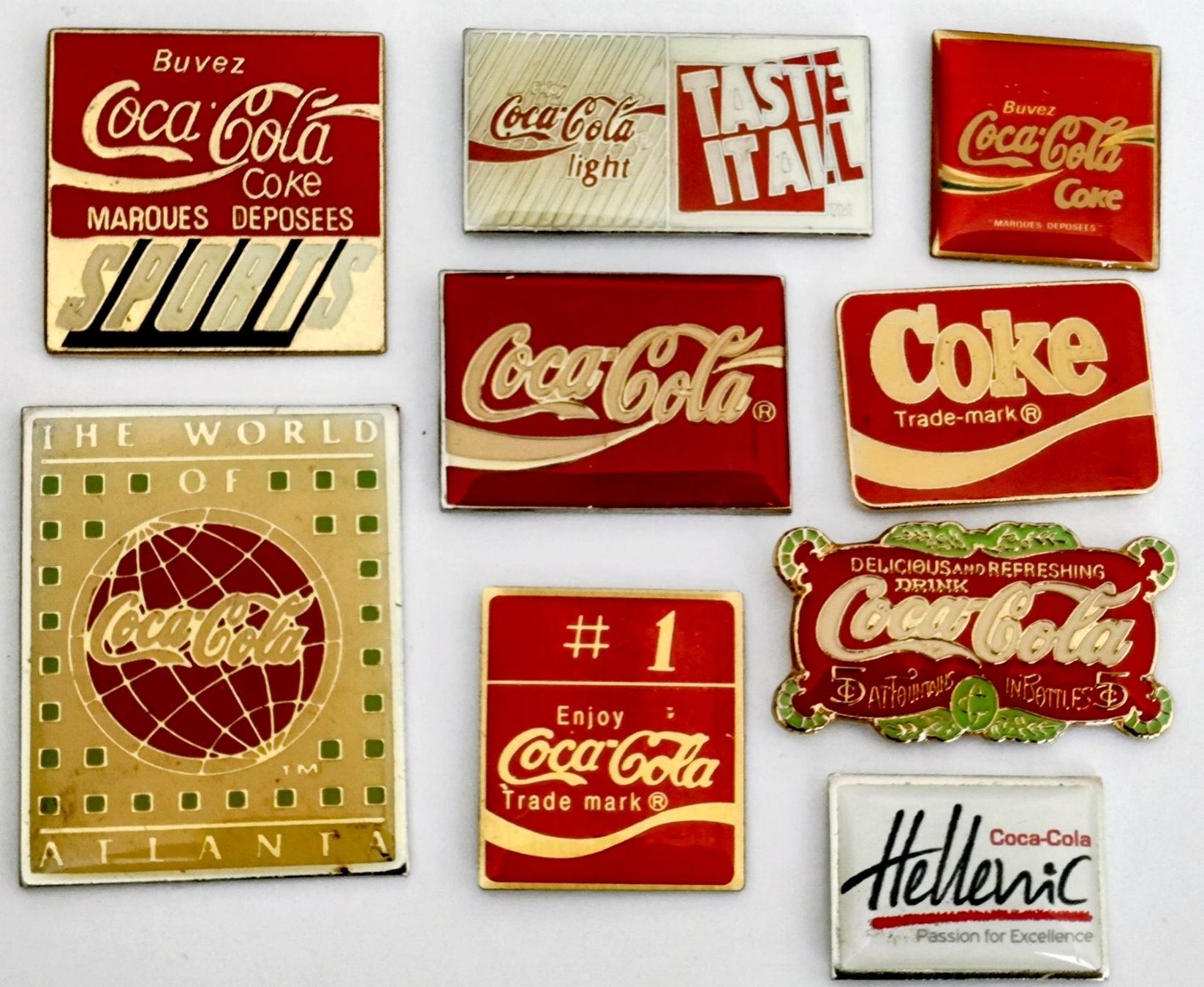 Coca-Cola Plaquettes & Badges: 8 Coca-Cola  Pins – D'occasion à Pfäffikon ZH par Colacity