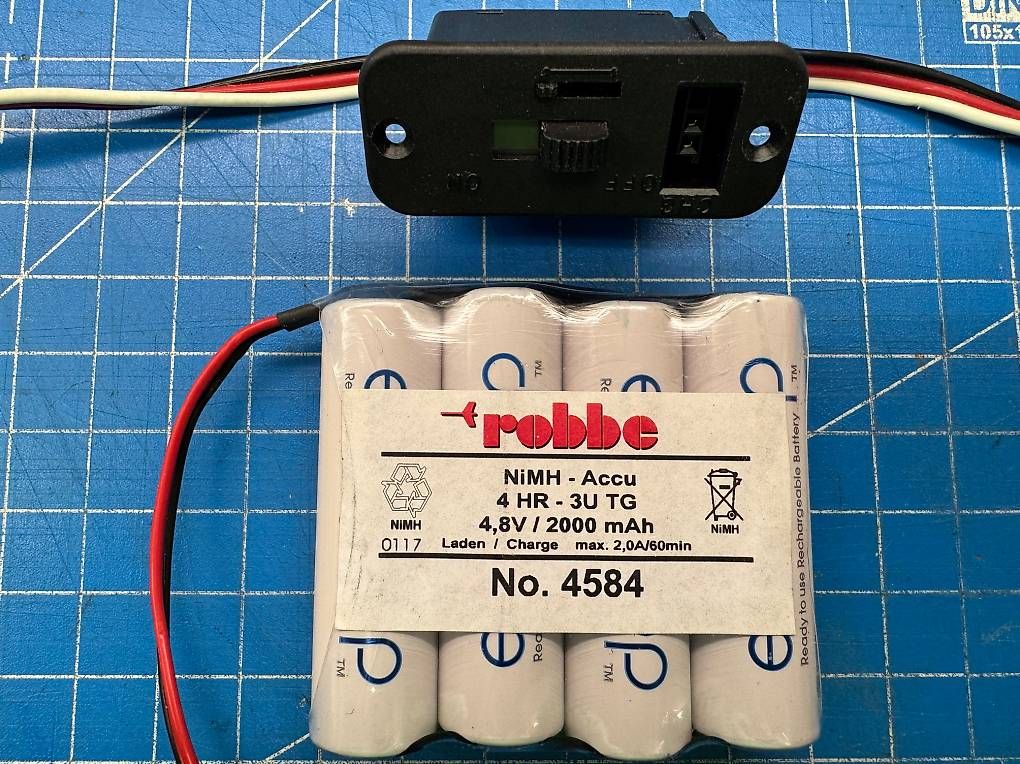 Nimh Akkus, Ladegeräte & Netzgeräte: Robbe Empfänger-Notstromversorgung 4.8V/2000mAh – Gebraucht aus Wallisellen von WB8304 2