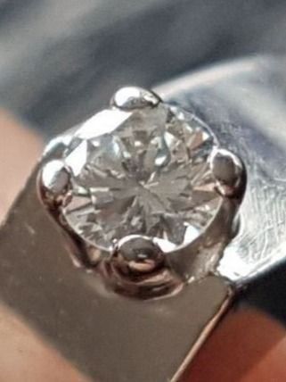 Anelli: Edler Brillantring aus 750 Weissgold – Nuovo (secondo la descrizione) da Unterägeri venduto da Altgoldschmuck